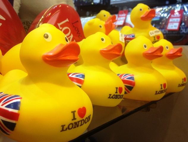 Amazon | 大英博物館 ラバーダック 武士 イギリス 博物館 お土産
